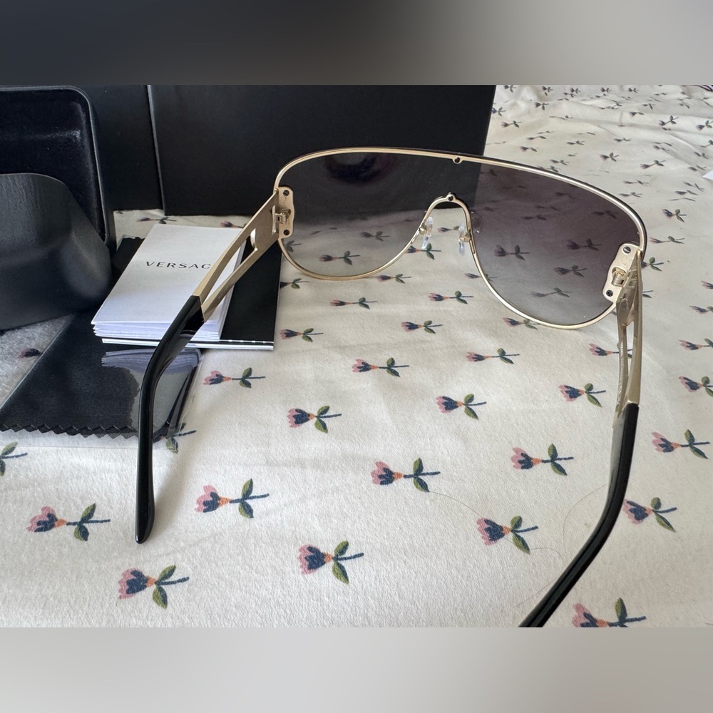 Full Packaging VERSACE Pilot Sunglasses 41mm - Picture 2 of 9